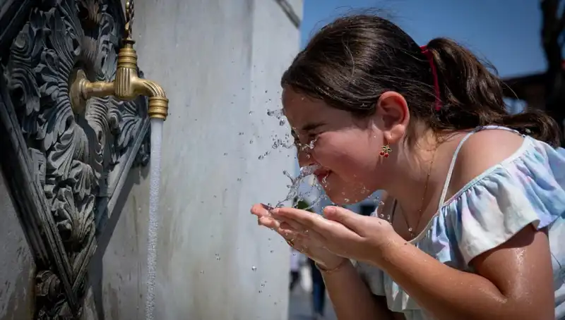 Türkiye'de 16 Şehirde Olağanüstü Sıcaklık Rekoru: 40 Dereceyi Geçti!