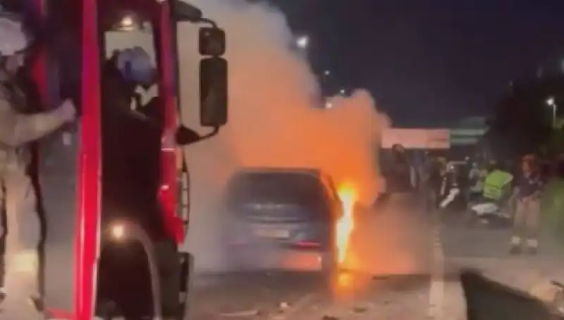 Otoyolda Korkunç Kaza: Bariyerlere Çarpan Araç Alev Alev Yandı!