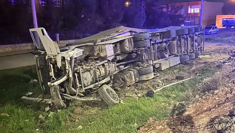 TIR Devrildi: Akıl Uçuran Kaza Sonrası 6 Yaralı