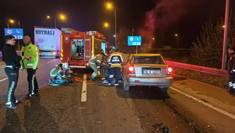 Kamyona Arkadan Çarpan Araçta Kan Donduran Kaza Detayları