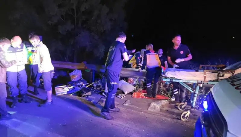 Minibüs Kazası: Yolcuların Düşmesiyle Yaşanan Şok Anlar