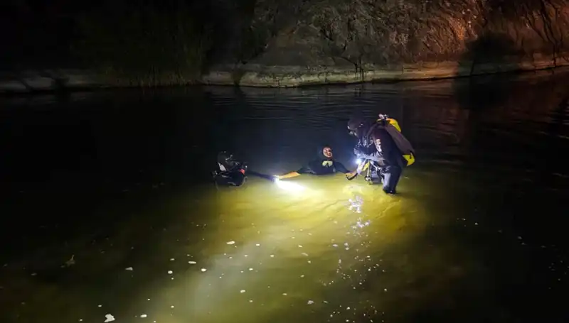 Çaya Düşen Kızını Kurtarmak İsteyen Baba Felakete Uğradı