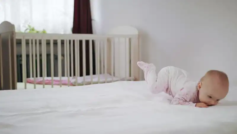 Bebek Yataklarındaki Gizli Tehlikeleri Keşfedin: Hangi Malzemeler Zararlı?