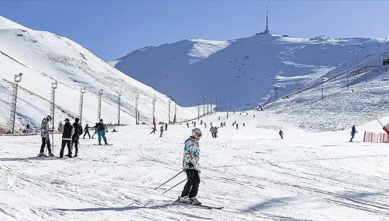 Palandöken Dağları'nda Kar Kalınlığı Rekoru: Kayak Tutkunlarını Bekliyor!