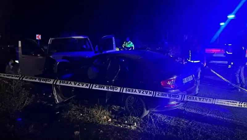 Ters Şeritte Yakalanan Minibüs Kazası: 1 Kişi Hayatını Kaybetti, 8 Kişi Yaralandı