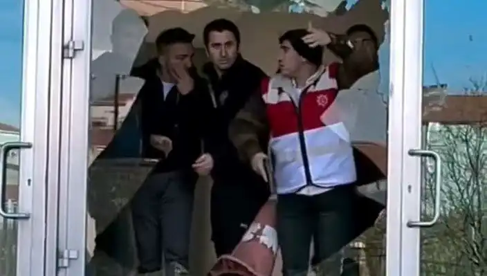 Maçta Gergin Anlar: Taraftarlar Arasındaki Kavga Stadyumu Karıştırdı
