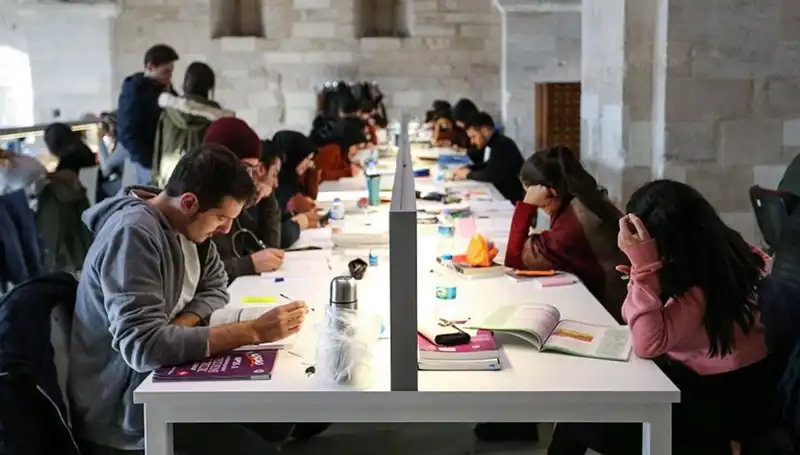 Üst Düzey Üniversiteler, 2023-2024 Eğitim Dönemi Başlangıç Tarihlerini Açıkladı