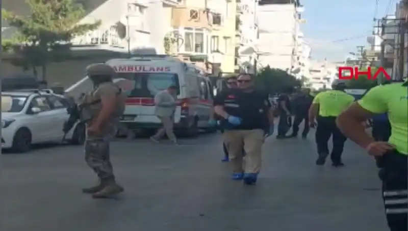 İzmir'de Karakola Silahlı Saldırı: İki Polis Şehit Oldu, Bir Yaralı