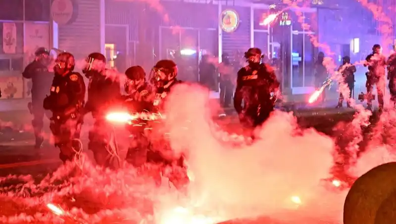 Los Angeles'taki Protestolar, ABD'nin Dört Bir Yanını Sallıyor