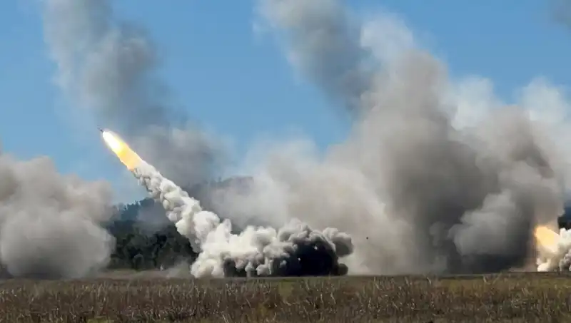 Avustralya'nın En Büyük Askeri Tatbikatında HIMARS Atışları Gerçekleşti