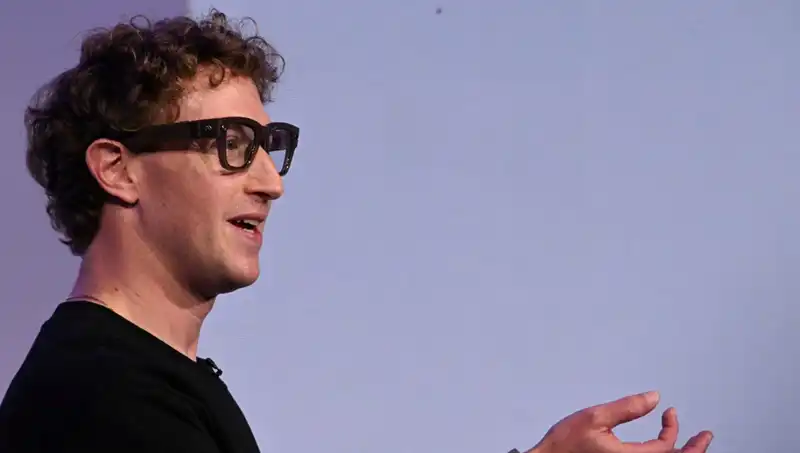 Meta CEO'su Mark Zuckerberg, Yapay Zeka Destekli Gözlükleri Tanıttı