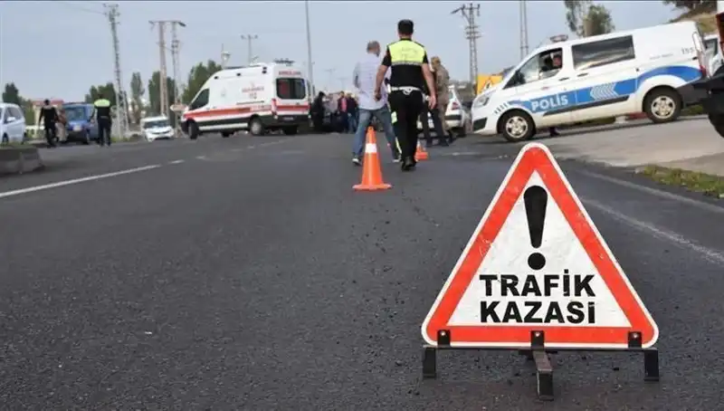 Antalya'da Devrilen Otomobil Kanalda Ters Dönerek Korku Dolu Anlar Yaşattı