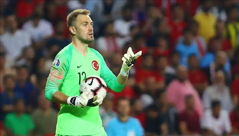 Mert Günok'tan Şaşırtan Açıklama: Futbolu Bırakacağı Yaşı Açıkladı!