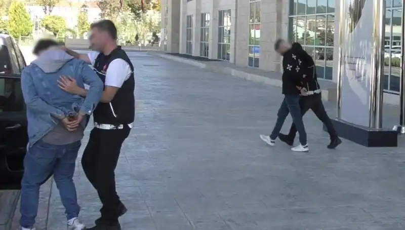 Uşak'ta Uyuşturucu Operasyonu: Dört Şahıs Tutuklandı!