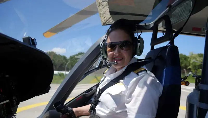 Türkiye’nin Tek Kadın Ambulans Helikopter Pilotu: Yer Çekimine Meydan Okuyor