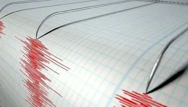Sındırgı'da Peş Peşe Gelen Depremler, Halkı Endişelendirdi