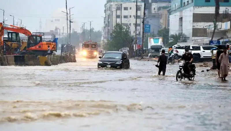 Pakistan’da Muson Yağmurları Felaketi: Ölü Sayısı 785’e Ulaştı, Durum Kritik!