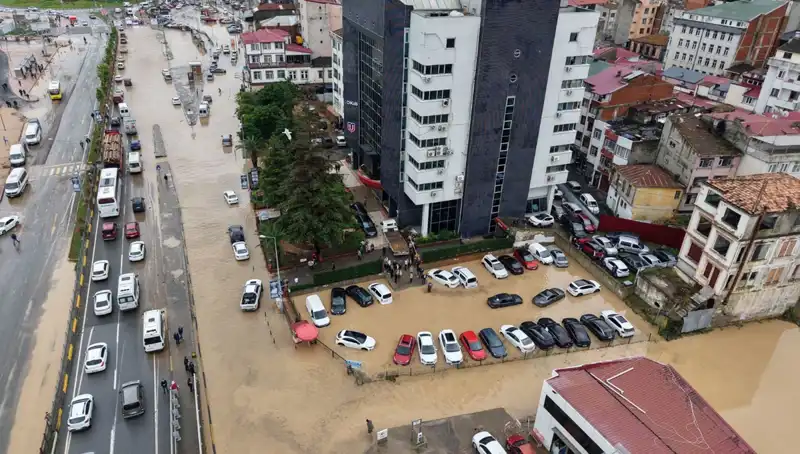 Trabzon'da Sel Felaketi: Kaybolan Kişiyi Arama Çalışmaları Devam Ediyor