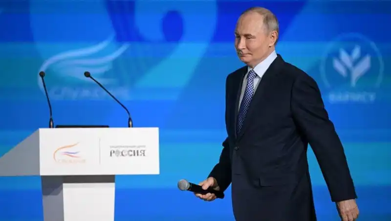 Rusya'da 'Yabancı Ajan' Yasası: Putin'in Onayı Hayatımıza Neler Getirecek?