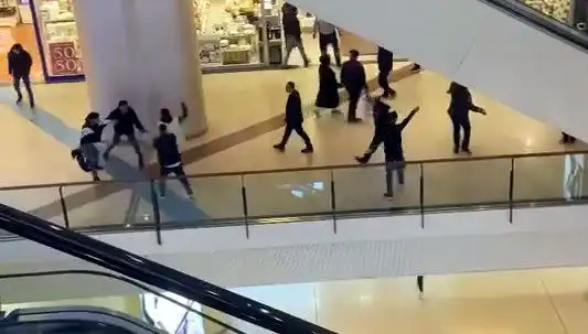 İstanbul'daki AVM'de Şok Eden Kavga: Güvenlik Önlemleri Yetersiz mi?