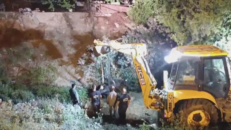 Hatay'da İneği Kurtarmak İçin Düzenlenen Cesur Operasyon