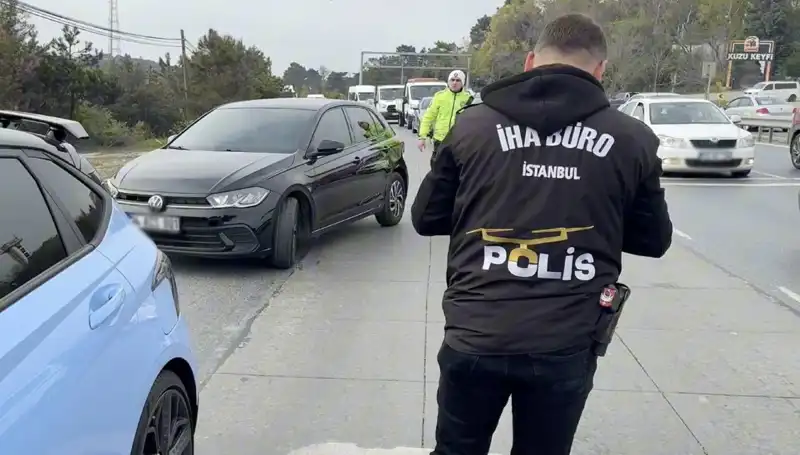 Emniyet Şeridini İhlal Eden Şoför, Ceza Yerine Yolda Gördüğü Tehlikeyi Aşkın Geçirdi