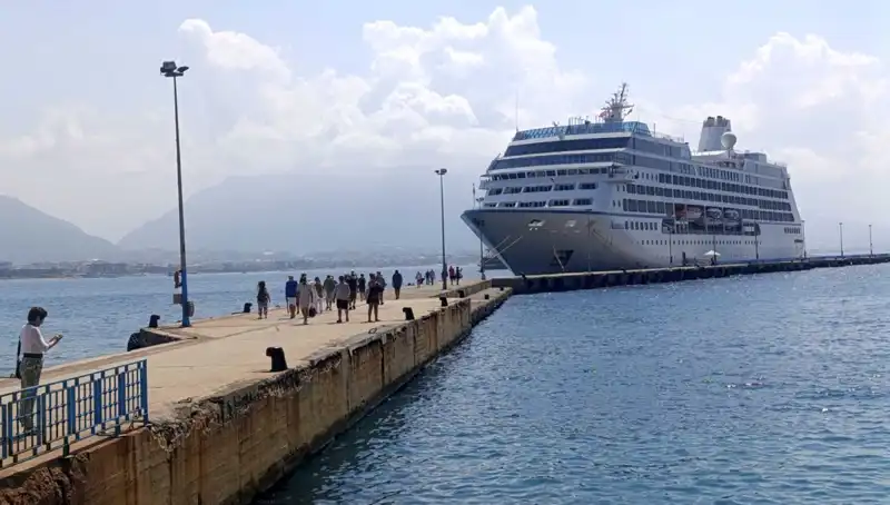 Alanya, ABD'li Turistleri Kuşatıyor: Kruvaziyer ile Gelenler Büyülendi!