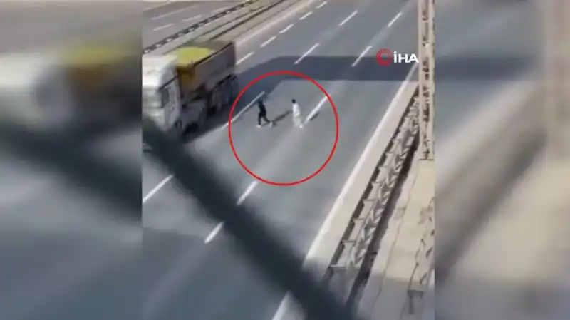 Tehlikeli Yolculuk Kameralara Yansıdı: 'İnşallah Başlarına Bir İş Gelmez!'