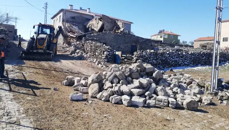 Kayseri'de Ahır Çökmesi: 35 Hayvan Telef Oldu, Yetkililer Harekete Geçti