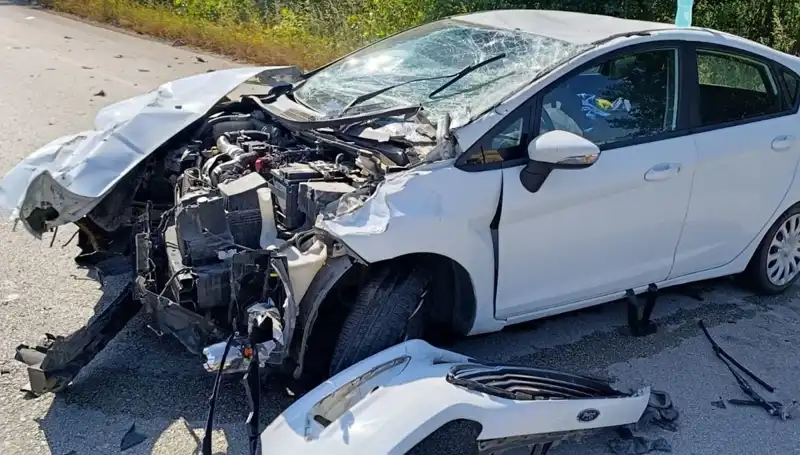 Çanakkale’de Trafik Kazası: İki Kişi Yaralandı, Detaylar Ortaya Çıktı!