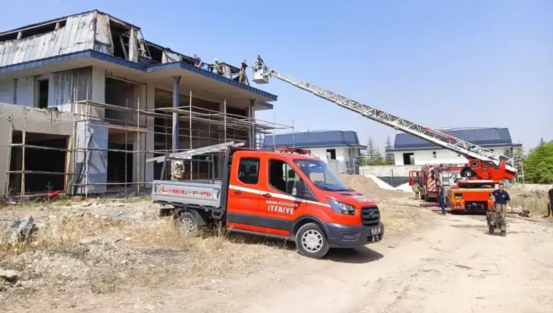 Ankara Gölbaşı'nda Villaları Tehdit Eden Yangın: Sakinler Panik İçinde