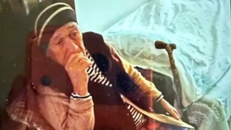 Anneannesini "gezmeye" götürdü, bastonla cinayet işledi!