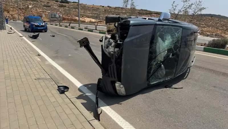 Kilis'te Ticari Araç Devrildi: 4 Yaralı, Olayın Ayrıntıları Şok Edici!