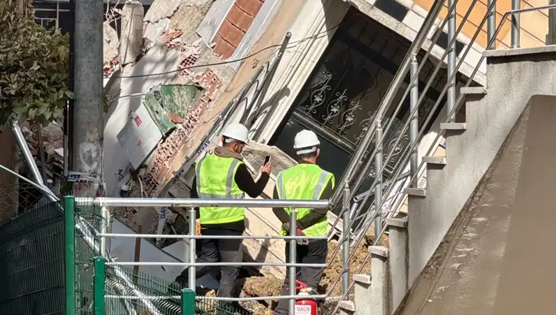 Gebze'de Çöken Binanın Enkazında Bilirkişi Heyeti Çalışmalara Devam Ediyor