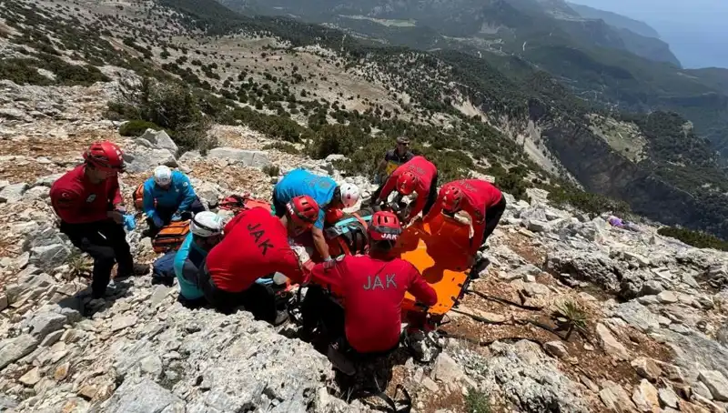 Fethiye'de Uçuş Hayali Kabusa Döndü: Paraşüt Kayalıklara Düştü, 2 Can Aldı