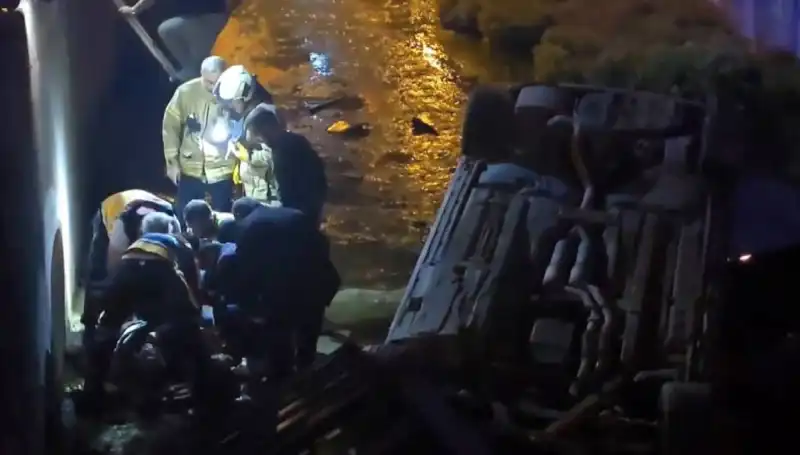 Yaralıyı Kurtaran İtfaiye: Sürücü Kaza Yerinden Kaçtı