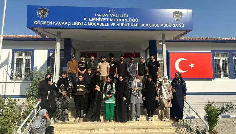 24 Göçmen Minibüste Yakalandı: Sınır Güvenliği Alarmda