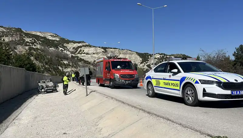 Burdur'da Korkunç Kaza: İki Çocukla Birlikte Dört Yaralı