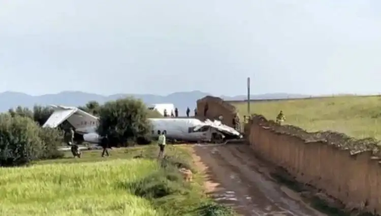 Pistten Çıkan Uçak Duvarda Korku Dolu Anlar Yaşattı