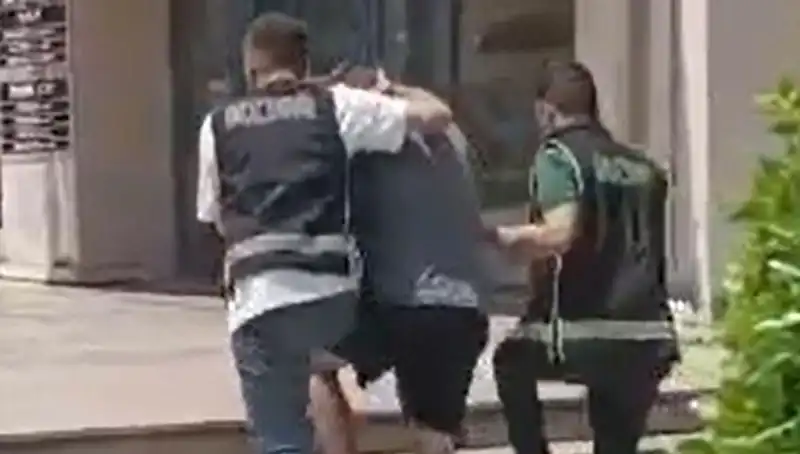 Türkiye'de Sahte Dövizle Alışveriş Yapan Turist Sınır Dışı Edildi!