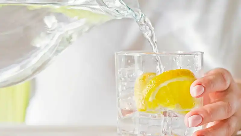 Limonlu Su Tüketmenin Bilinmeyen 8 Faydası ve Tüketim Şekli