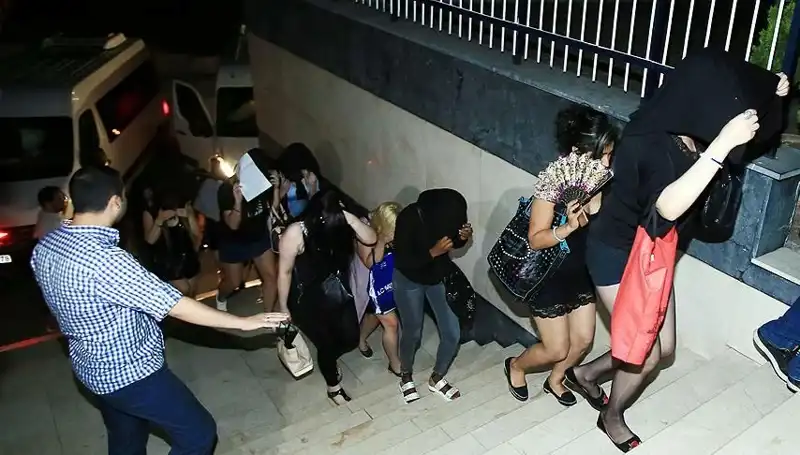 Düzce'de Fuhuş Operasyonu: 5 Zanlı Tutuklandı, Detaylar Ortaya Çıktı!