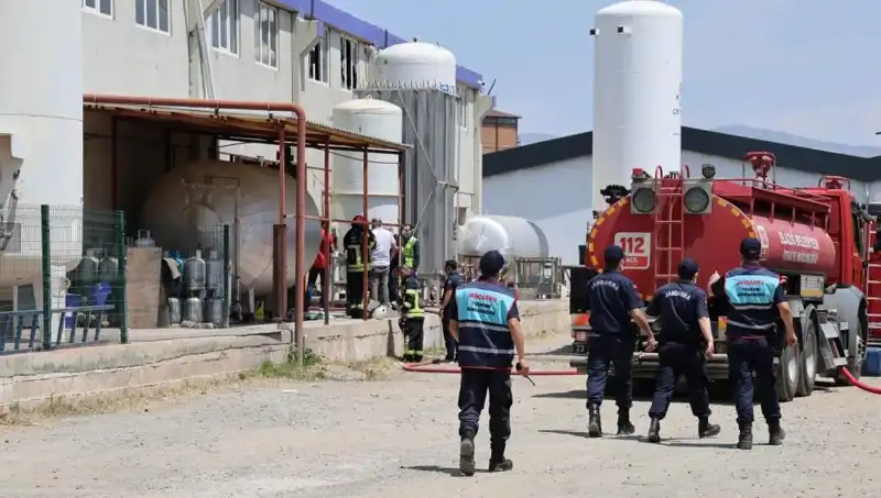 Elazığ'da Gaz Dolum Tesisinde Korkutan Patlama: Can ve Mal Kaybı Olmadı