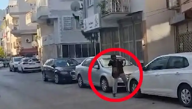 İzmir'de Gerilim Dolu Anlar: Saldırganla Çatışmanın Gölgesinde Kalanlar
