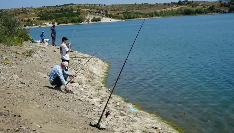 Kafeslerdeki Sır Perdesi Aralandı: Barajda Yaşanan Şok Olay!