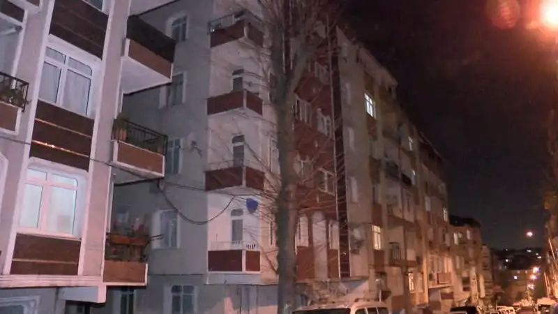 Altı Katlı Apartmanda Panik Anları: Colonlardan Gelen Sesler Tahliyeyi Gerektirdi