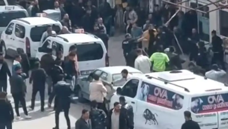 Erciş'te Taşlı ve Sopalı Kavga: 7 Gözaltı ve Olayın Ardındaki Sebepler
