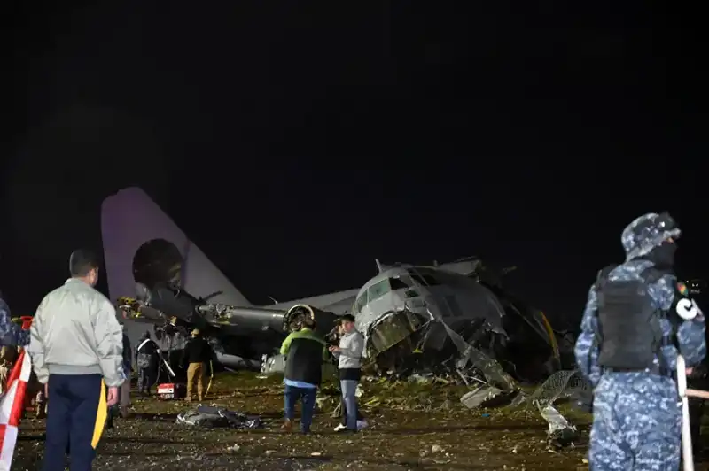 Bolivya’da Askeri Uçak Düştü: Para Taşıyordu, Paniğe Neden Oldu