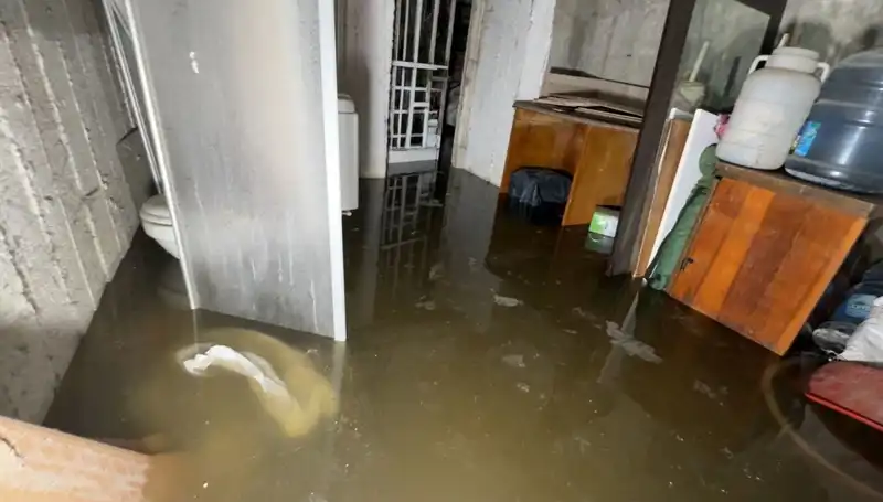 Avcılar'da Aniden Gelen Su Baskını Hayatı Felç Etti: Zarar Büyüyor