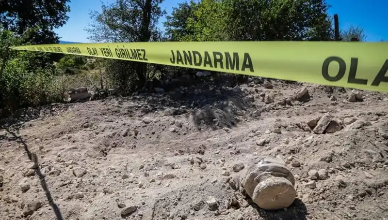 ** Antik Sit Alanında Kaçak Kazı: 8 Tutuklama, Arkeologlar Şoka Uğradı!**